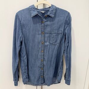 Caslon Nordstrom’s / Women’s Denim chambray Button-Down Shirt / Size Medium